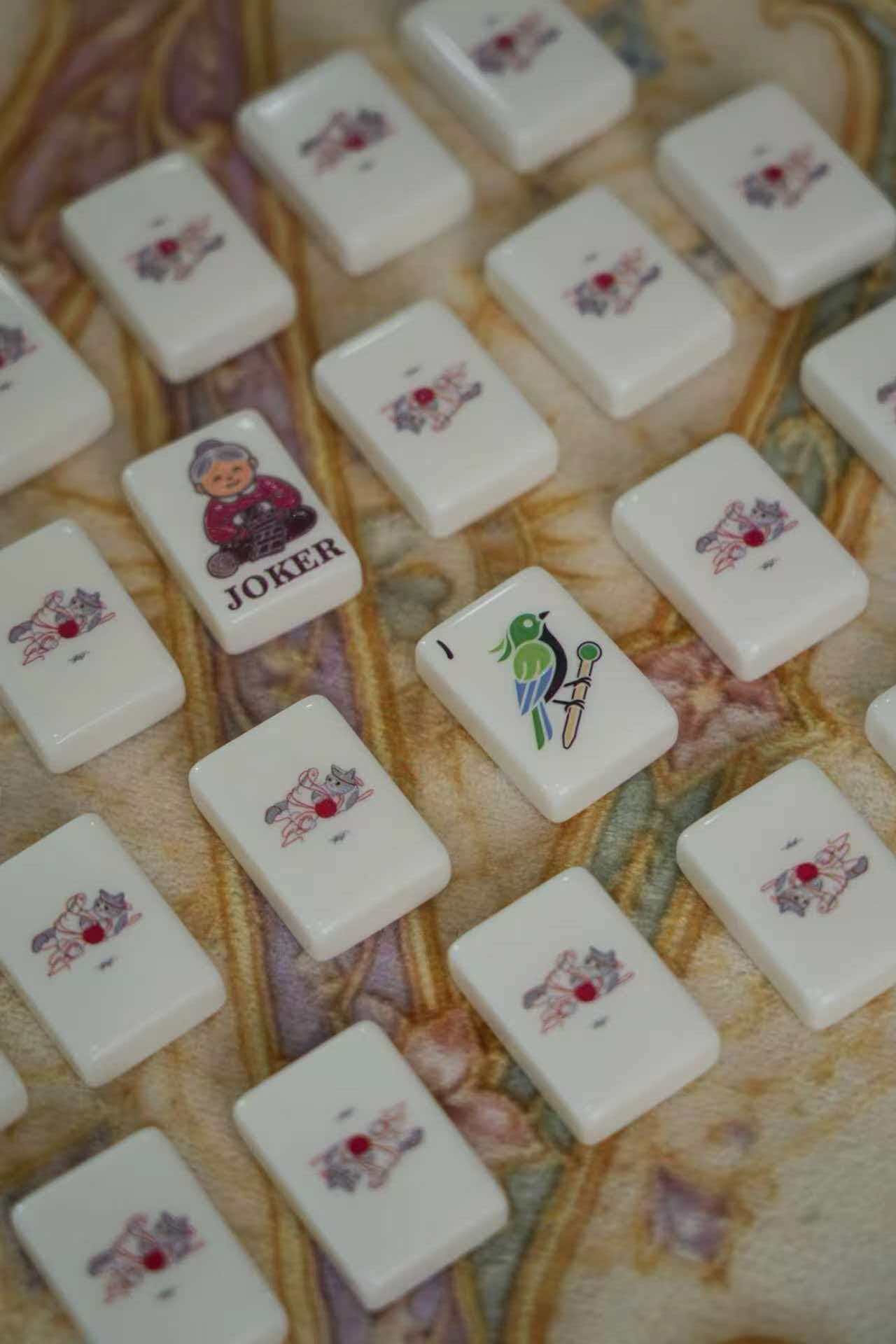 Cute American Mahjong Set - tiles arranged in a heart circle showing all suit designs