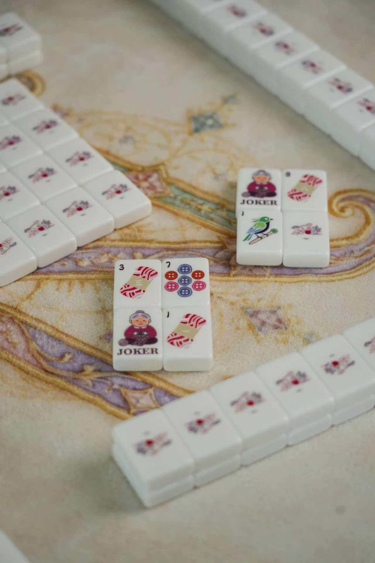 Cute American Mahjong Set - tile detail showing number suits and joker designs