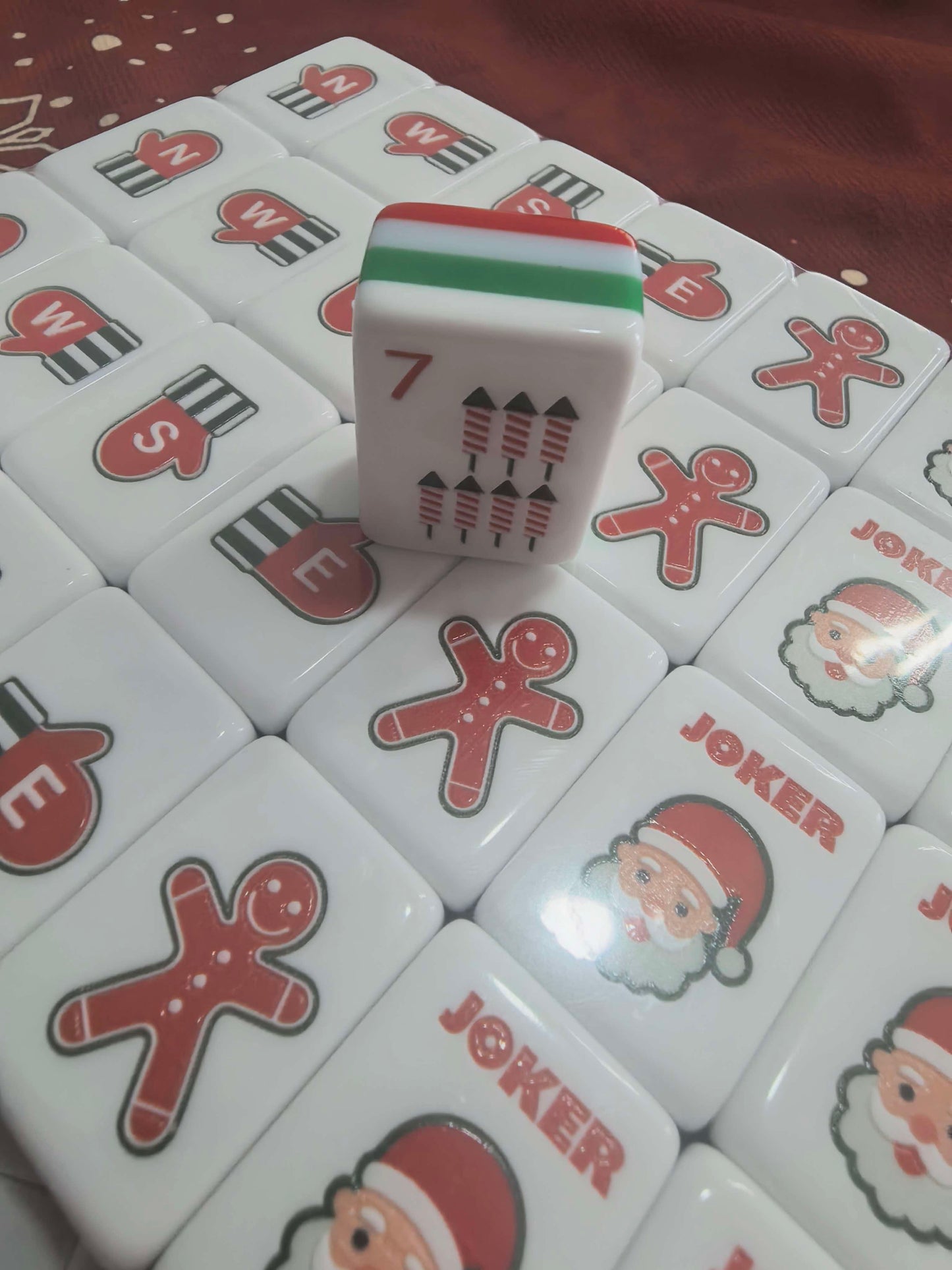 Christmas Red Themed American Mahjong Set 160 Tiles 4-Layer 32 Inch Holiday Mahjong Tiles for Party Family Game Night