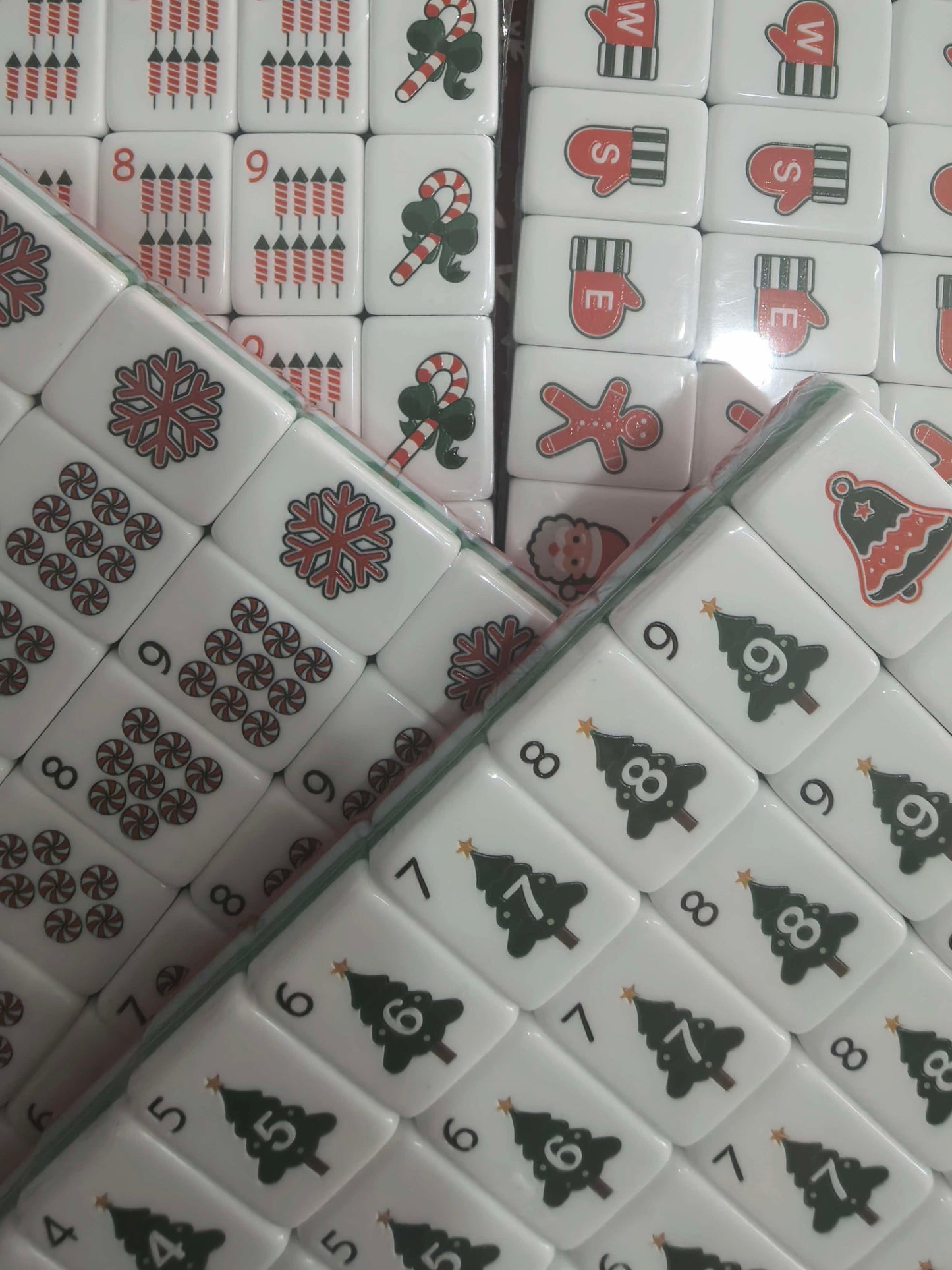 Christmas Red Themed American Mahjong Set 160 Tiles 4-Layer 32 Inch Holiday Mahjong Tiles for Party Family Game Night