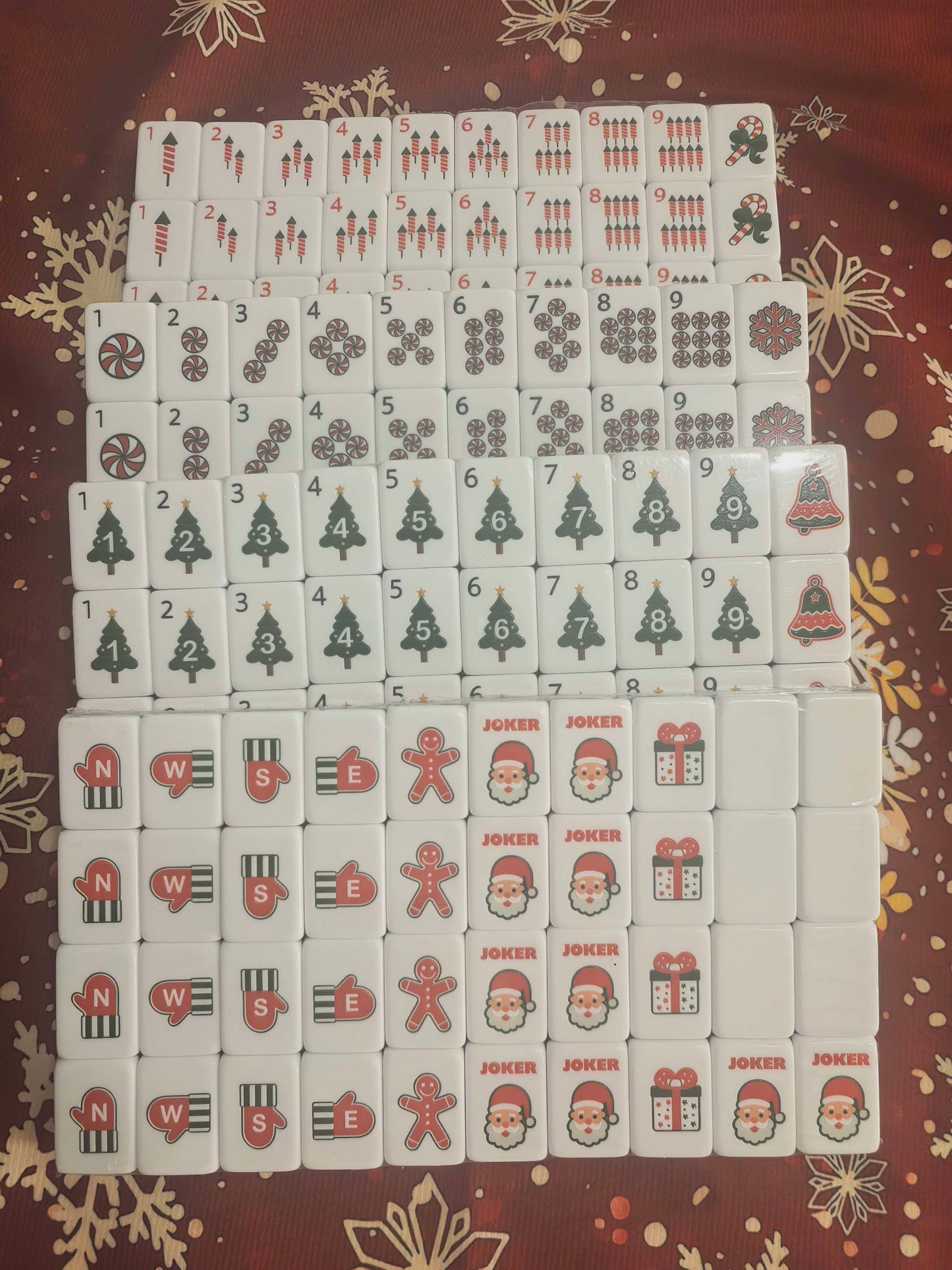 Christmas Red Themed American Mahjong Set 160 Tiles 4-Layer 32 Inch Holiday Mahjong Tiles for Party Family Game Night